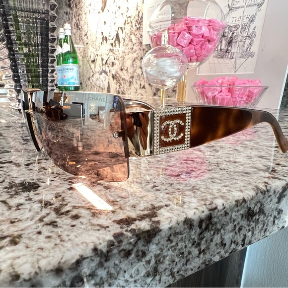 AUTHENTIC VINTAGE CHANEL TORTOISE FRAMES with AMBER LENS - Picture 1 of 10